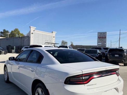 Used 2019 Dodge Charger SXT image 5
