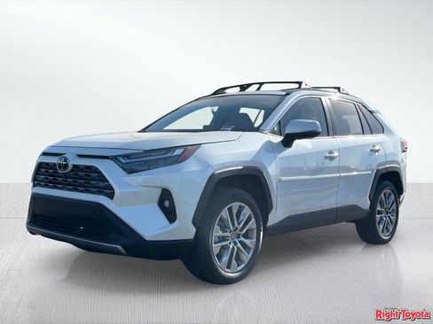 Used 2022 Toyota RAV4 Limited FWD image 2