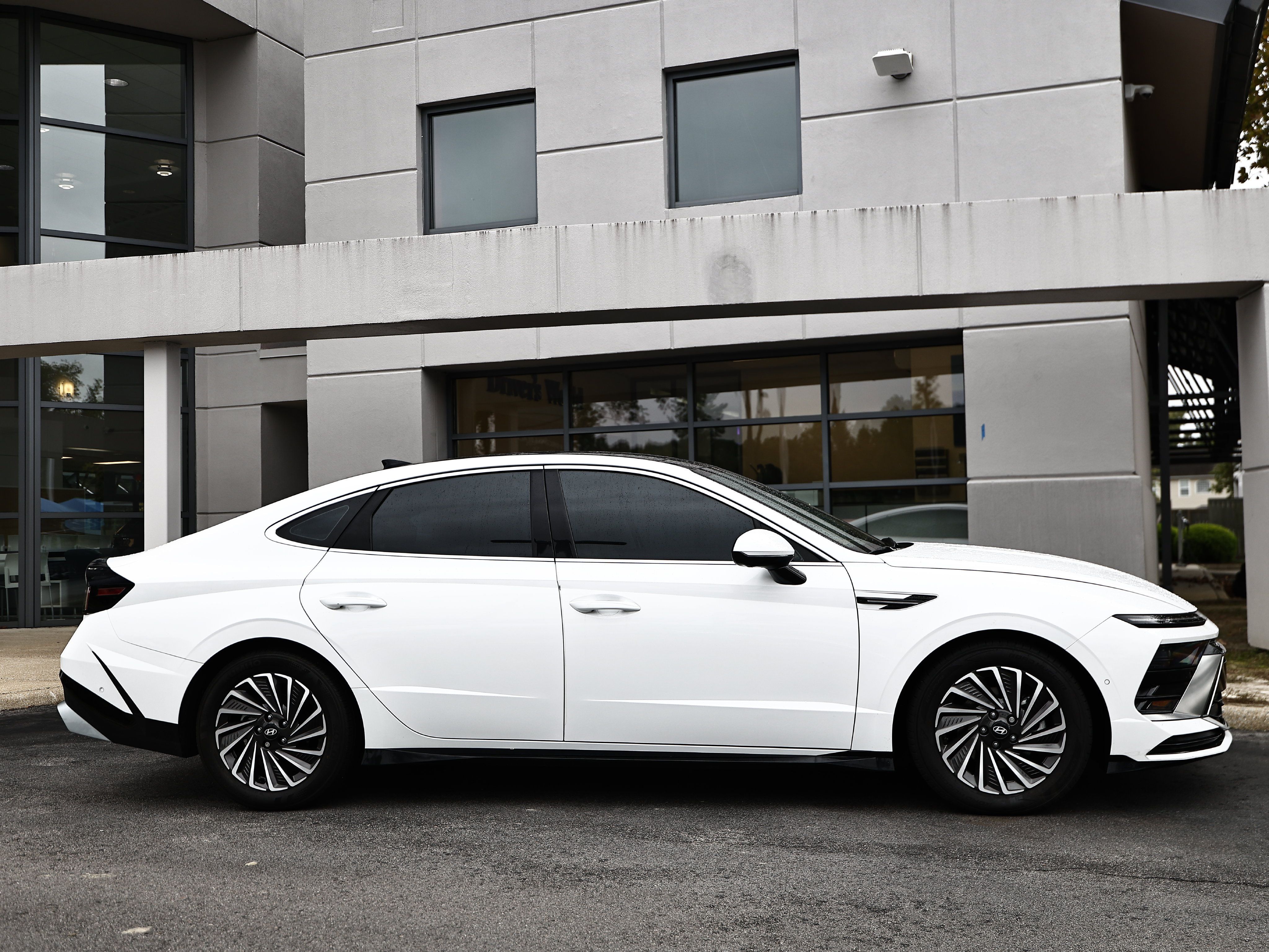 Used 2024 Hyundai Sonata Limited FWD image 4