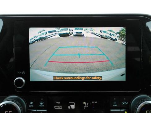 Used 2023 Toyota Highlander LE FWD image 8