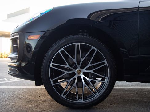 Certified 2026 Porsche Macan AWD/4WD image 11