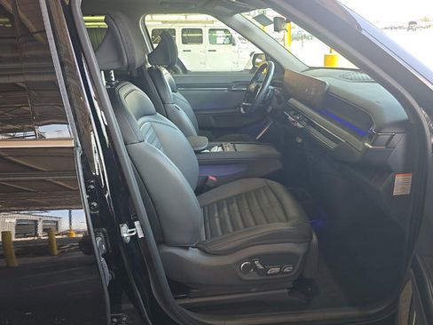 Used 2024 Kia EV9 Land AWD/4WD image 4