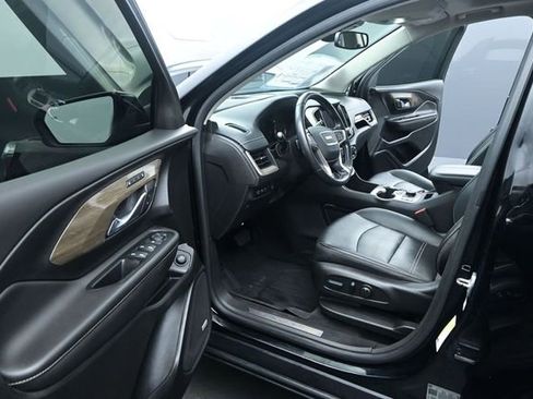 Used 2022 GMC Terrain Denali w/ Denali Premium Package AWD/4WD image 9