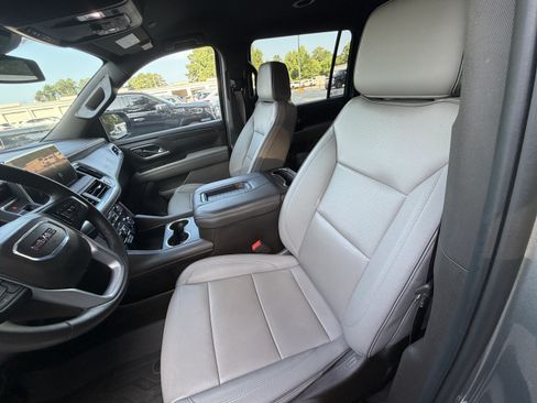 Used 2024 GMC Yukon XL SLT RWD image 7