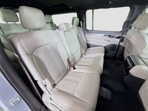 Used 2025 Jeep Wagoneer 4WD w/ Convenience Group I image 29