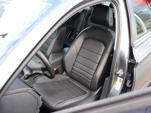 Used 2024 Volkswagen Jetta SE FWD image 11