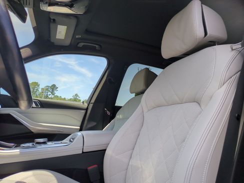 Used 2024 BMW X5 xDrive40i w/ M Sport Package AWD/4WD image 16