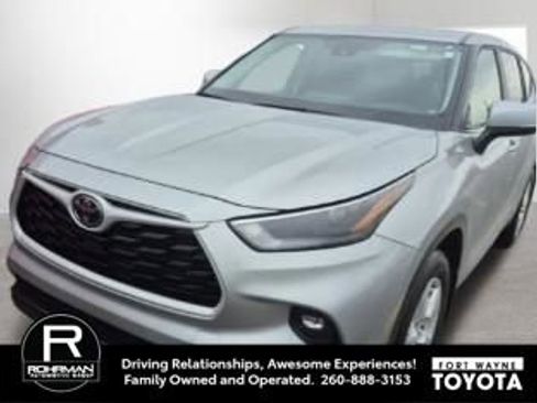 Used 2025 Toyota Highlander LE image 6