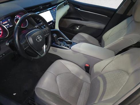 Used 2018 Toyota Camry XSE image 16