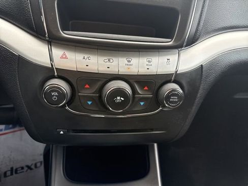 Used 2018 Dodge Journey SXT image 17
