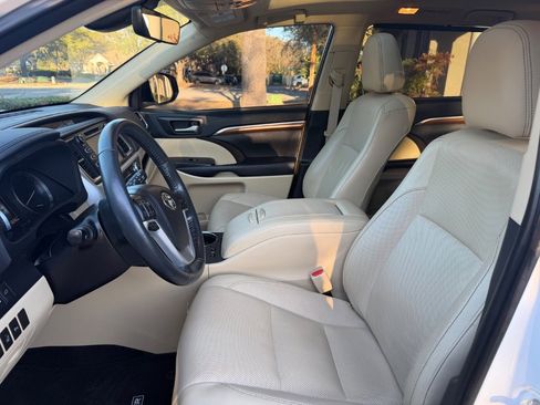 Used 2019 Toyota Highlander Limited Platinum image 13