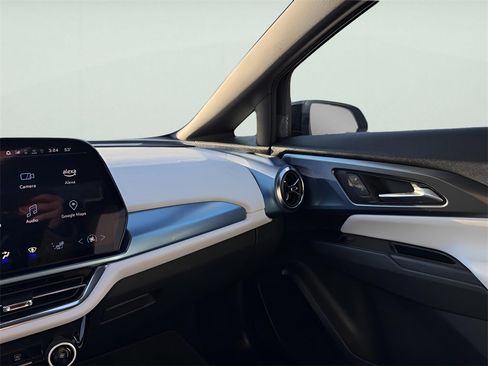 Used 2025 Chevrolet Equinox EV LT image 30