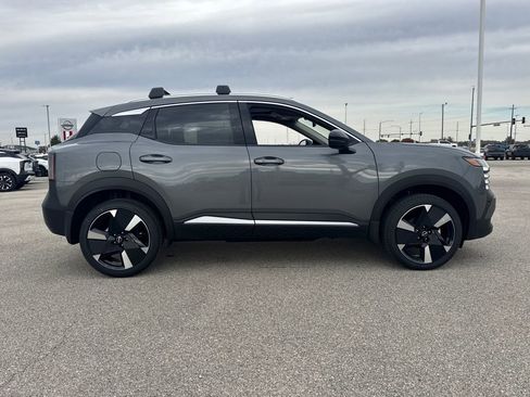 New 2026 Nissan Kicks SR w/ SR Premium Package image 7