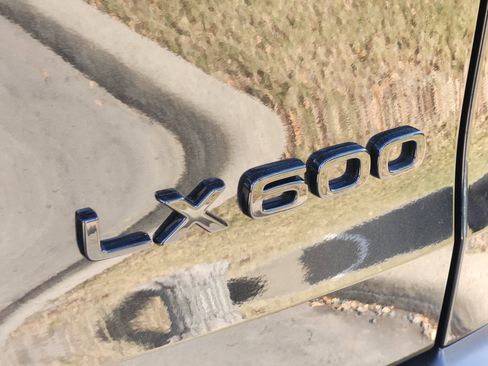 New 2025 Lexus LX 600 4WD w/ Luxury Package image 7