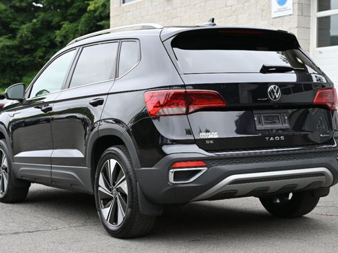 Used 2024 Volkswagen Taos SE AWD/4WD image 3