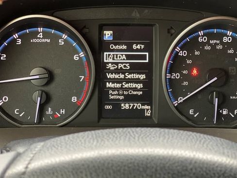 Used 2018 Toyota RAV4 XLE w/ All Weather Liner Package FWD image 33