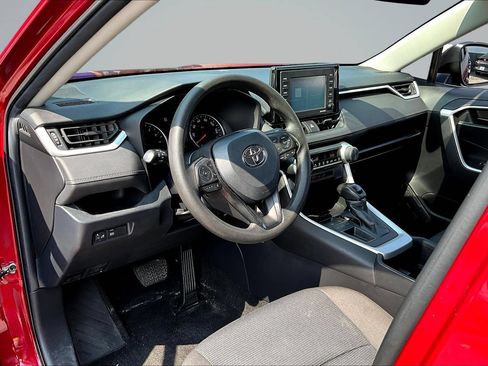 Used 2022 Toyota RAV4 LE FWD image 13