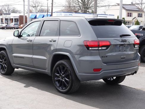 Used 2021 Jeep Grand Cherokee Laredo X image 2