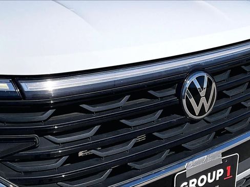 Used 2024 Volkswagen Atlas Cross Sport SE w/ Panoramic Sunroof Package image 30