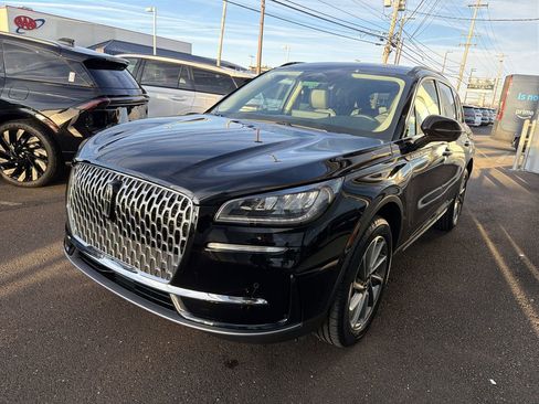 New 2026 Lincoln Corsair Premiere image 2