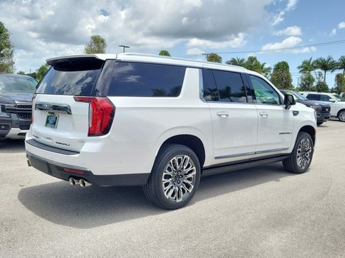Used 2023 GMC Yukon XL Denali Ultimate AWD/4WD image 10