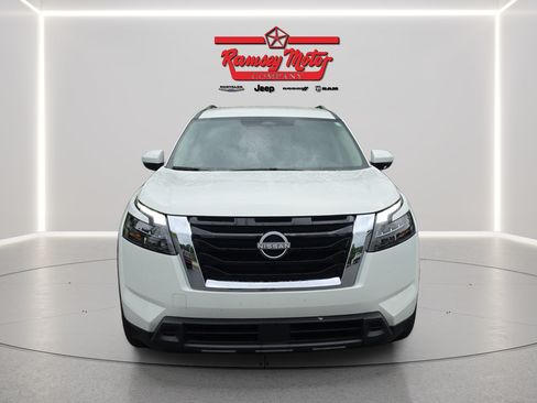 Used 2025 Nissan Pathfinder SV FWD image 8