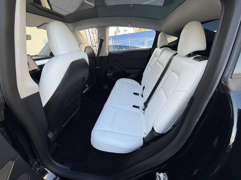 Used 2023 Tesla Model Y Long Range AWD/4WD image 22