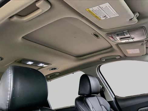 Used 2025 Nissan Rogue SV FWD image 12