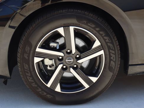Used 2024 Nissan Sentra SV FWD image 29