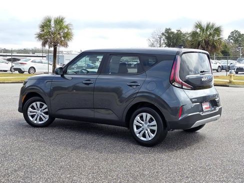 Used 2025 Kia Soul LX image 4