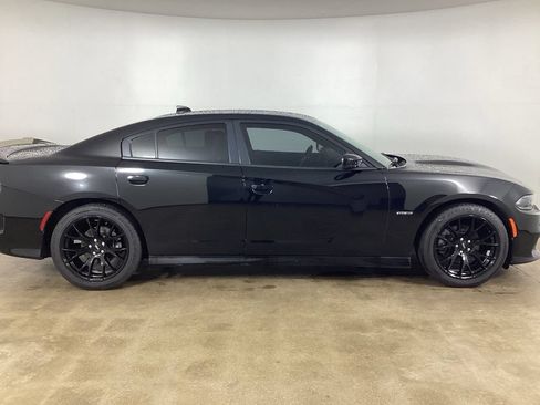 Used 2019 Dodge Charger R/T w/ Plus Group RWD image 4