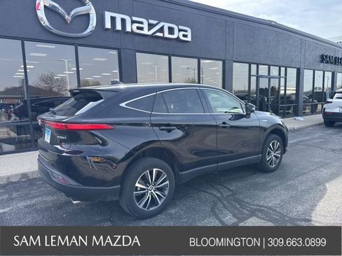 Used 2021 Toyota Venza LE w/ Carpet Mat Package (TMS) image 5