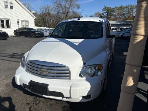 Used 2010 Chevrolet HHR LT image 8