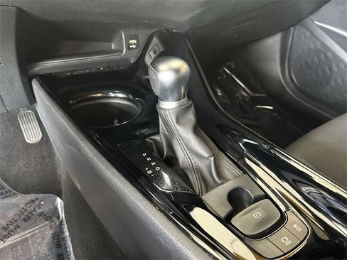 Used 2020 Toyota C-HR XLE image 25