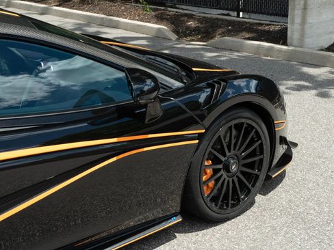 Used 2020 McLaren 620R RWD image 22
