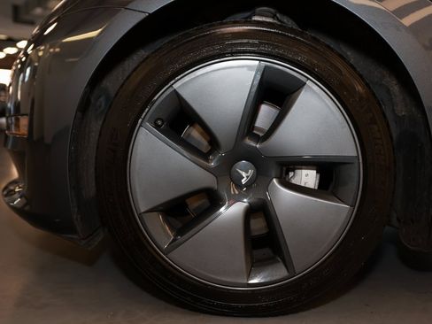 Used 2023 Tesla Model 3 Standard Range image 24