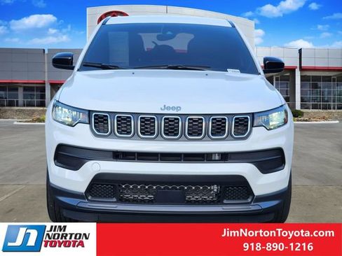 Used 2025 Jeep Compass Sport AWD/4WD image 2