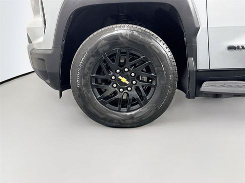 Used 2026 Chevrolet Silverado EV LT AWD/4WD image 29