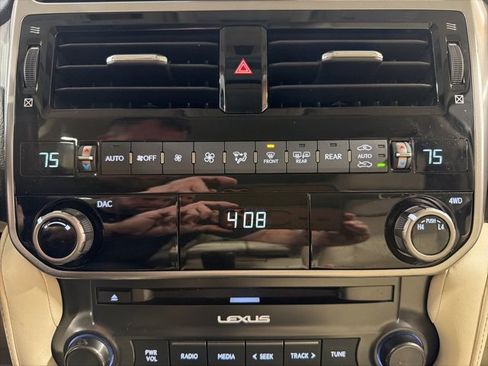 Used 2023 Lexus GX 460 Premium w/ Premium Package image 23