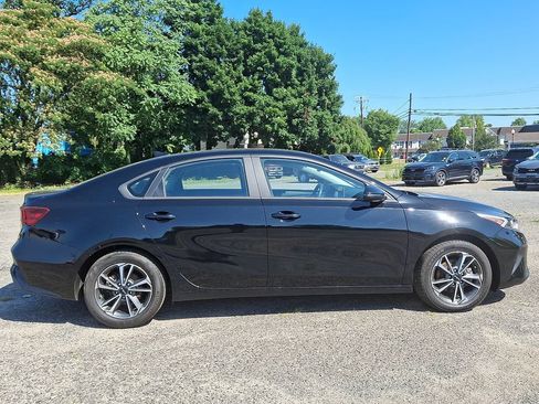 Certified 2023 Kia Forte LXS w/ LXS Technology Package FWD image 7