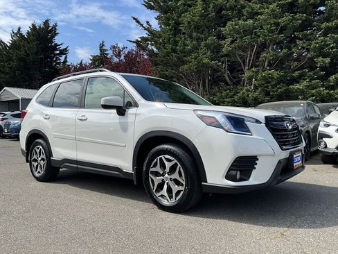Certified 2022 Subaru Forester Premium AWD/4WD image 3