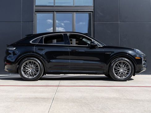 New 2026 Porsche Cayenne Turbo image 12