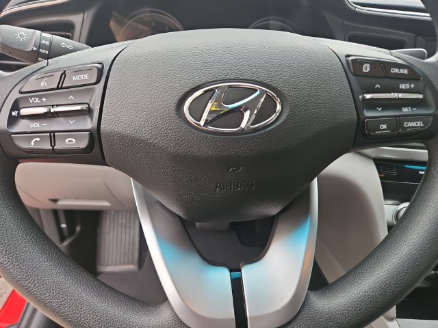 Used 2020 Hyundai Elantra SEL FWD image 28