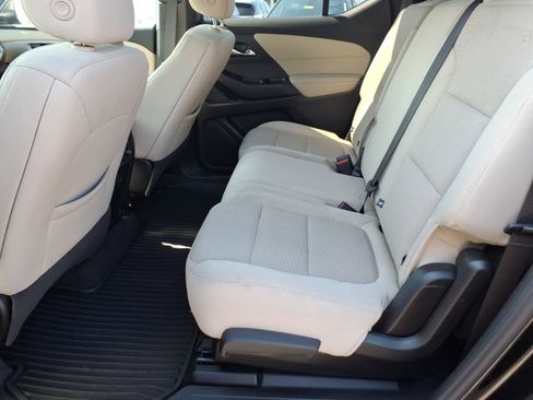 Used 2023 Chevrolet Traverse LS AWD/4WD image 13