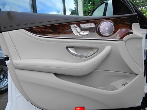 Used 2019 Mercedes-Benz E 300 4MATIC image 17