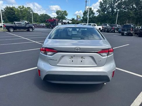 Used 2024 Toyota Corolla LE FWD image 5