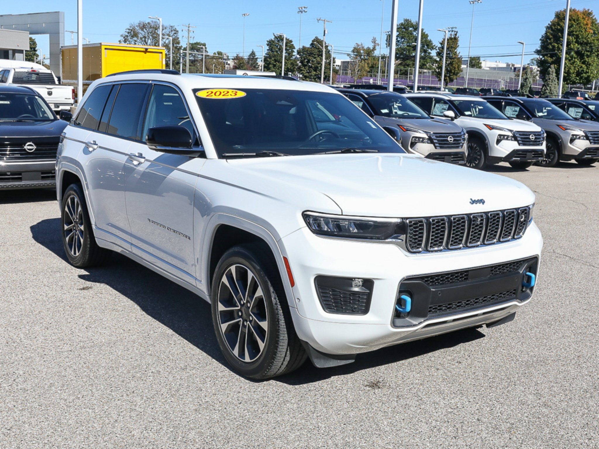 Used 2023 Jeep Grand Cherokee Overland w/ Advanced Protech Group III AWD/4WD image 9