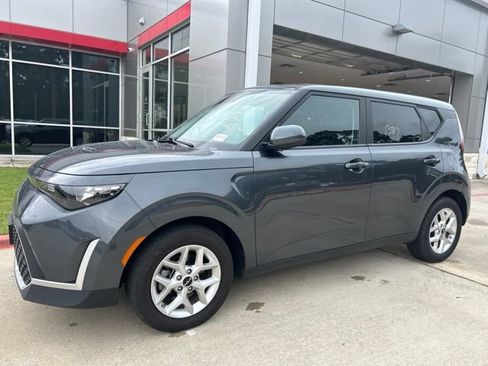 Used 2024 Kia Soul LX w/ Option Group 015 FWD image 3