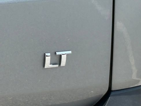 Used 2023 Chevrolet Traverse LT FWD image 8