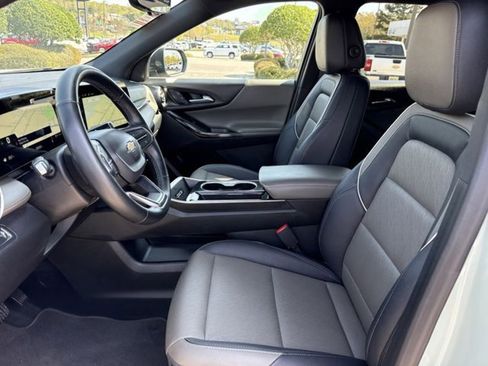 Used 2025 Chevrolet Equinox LT w/ Convenience Package II FWD image 17